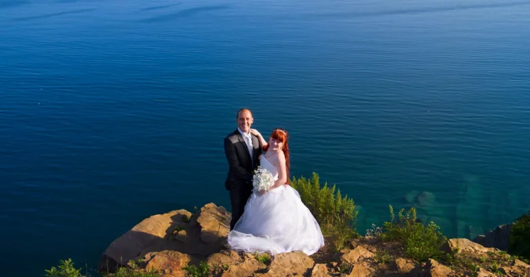 découvrez notre costume de marié bleu, alliant élégance et modernité pour un jour inoubliable.