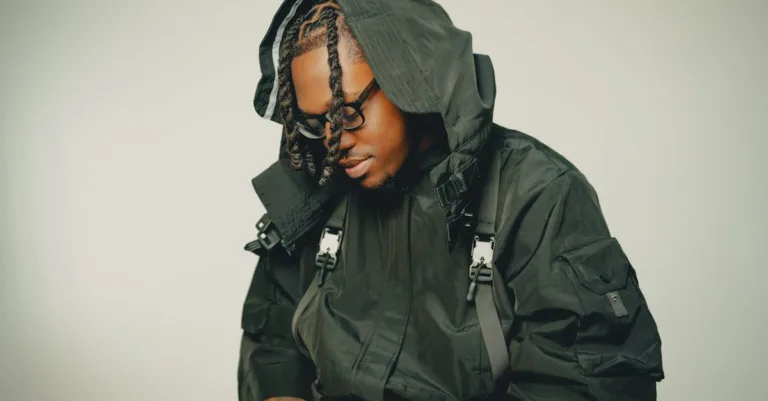 découvrez des alternatives de prêt-à-porter de luxe pour hommes alliant élégance, qualité et originalité.