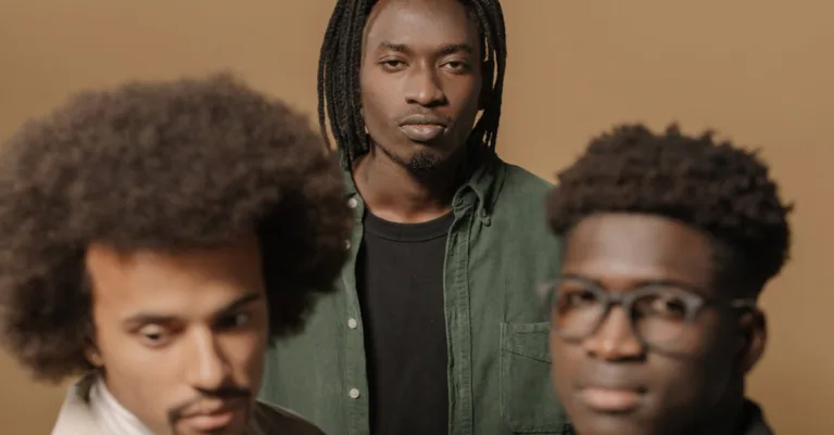 découvrez comment styliser une lavallière pour hommes avec élégance et originalité. guide pratique pour un look chic et raffiné.