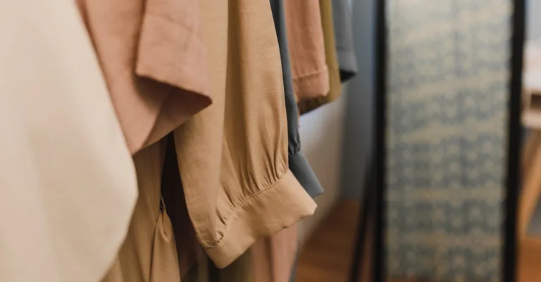 service professionnel de ourlet de pantalons pour un ajustement parfait et élégant. retouches rapides et précises pour tous types de pantalons.