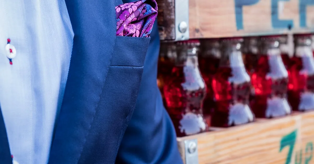 découvrez comment plier parfaitement votre pochette de costume avec nos techniques simples et élégantes pour un style raffiné.