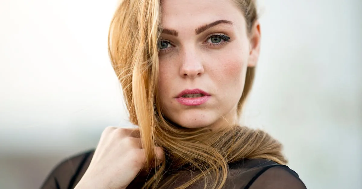 découvrez le balayage blond, une technique élégante pour illuminer vos cheveux avec des reflets naturels et lumineux, idéale pour un look moderne et sophistiqué.