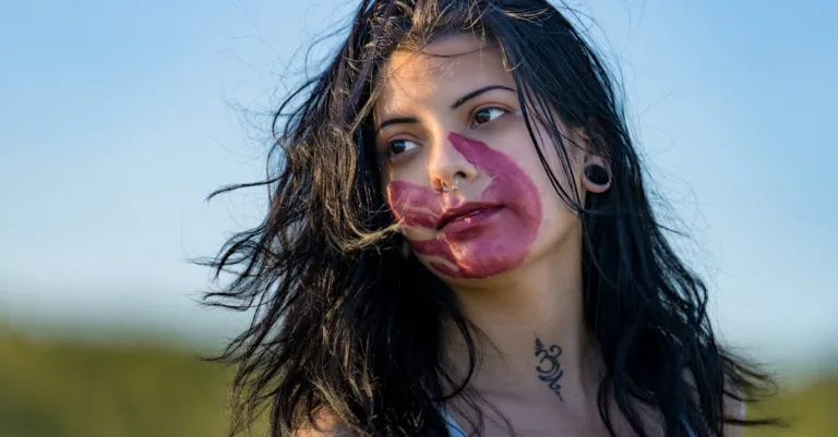 découvrez la signification des tatouages d'oreille, leurs symboliques et ce qu'ils représentent à travers différentes cultures et styles.