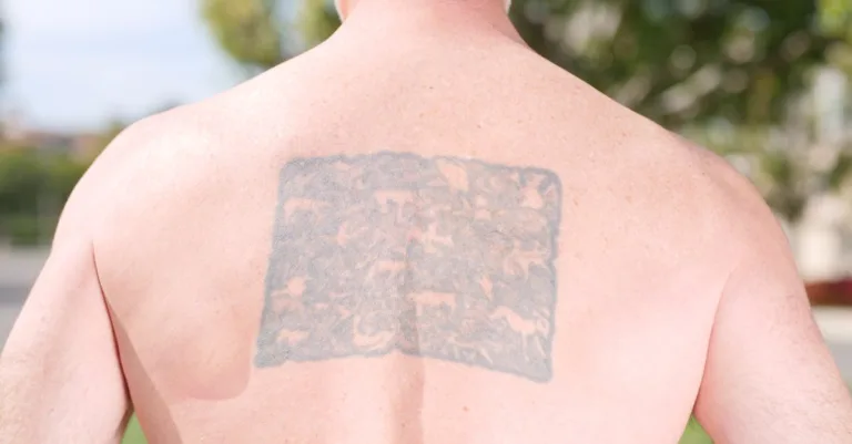 découvrez la signification du tatouage goutte de larme, un symbole chargé d'histoire et d'émotions variées, souvent lié à des expériences personnelles profondes.