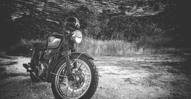 découvrez triumph, marque emblématique de motos alliant performance, style et innovation pour les passionnés de conduite.