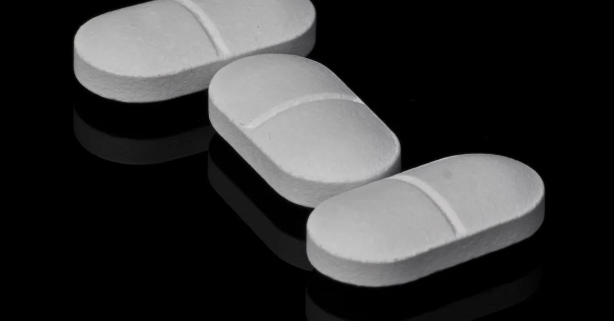 découvrez tout ce qu'il faut savoir sur le naproxen, un anti-inflammatoire utilisé pour soulager la douleur, réduire l'inflammation et traiter diverses affections comme l'arthrite et les douleurs musculaires.