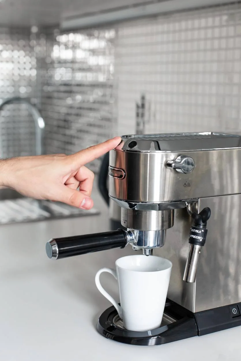 machine expresso compacte petite cuisine Delonghi dedica