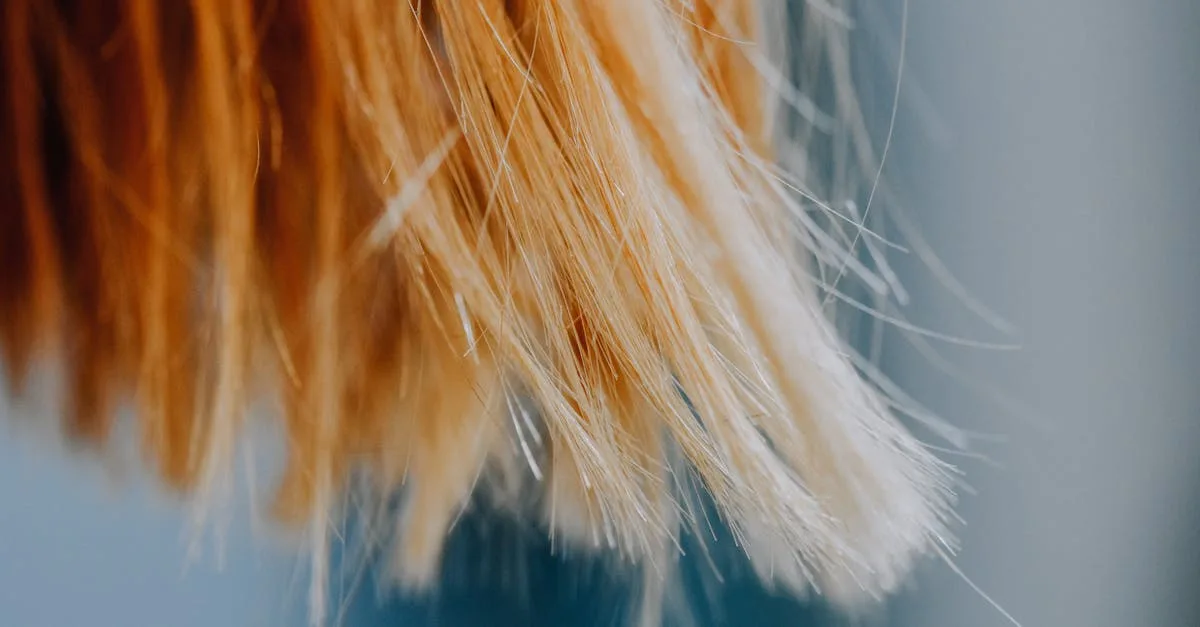 découvrez l'effet de la bétadine sur les cheveux colorés : risques, précautions et conseils pour protéger votre coloration.