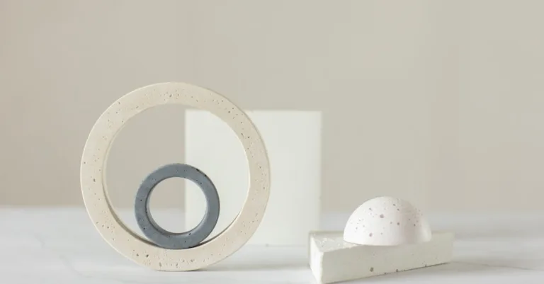 découvrez jesmonite, un matériau composite durable et polyvalent, idéal pour la création artistique, le design et la construction. alliez esthétisme et résistance avec jesmonite.