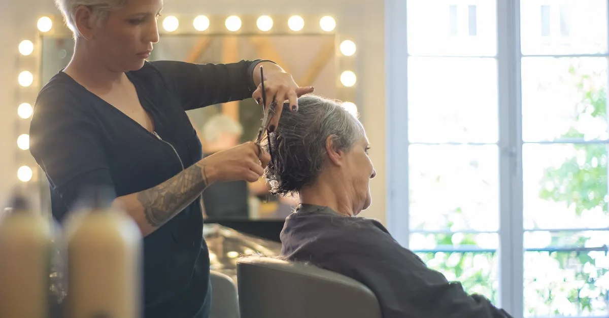 découvrez la coupe de cheveux bob dégradée, une coiffure tendance qui apporte volume et mouvement pour un style moderne et élégant.
