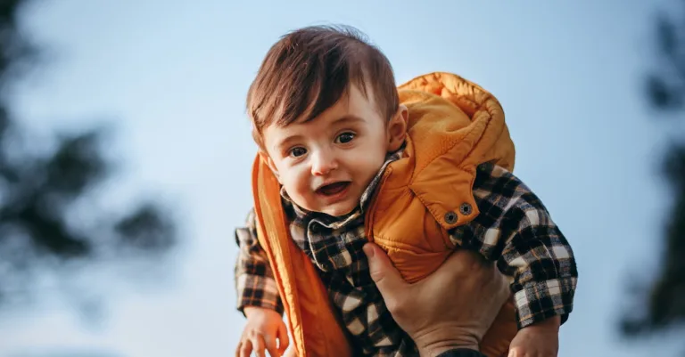 découvrez une sélection de prénoms masculins uniques et originaux pour donner une identité forte et distinctive à votre enfant.