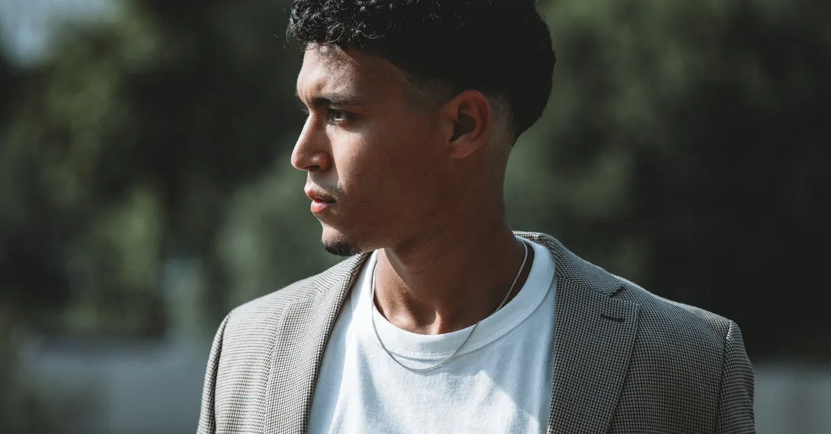 découvrez le french crop, une coupe de cheveux courte et tendance, facile à entretenir pour un style moderne et élégant.