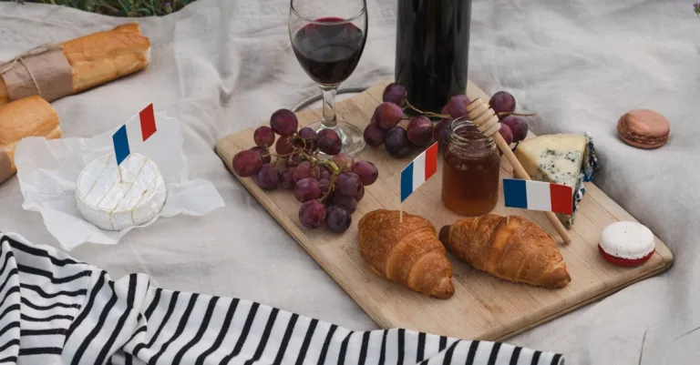 découvrez l'art de la gastronomie française, ses saveurs authentiques et ses recettes traditionnelles qui ravissent les palais du monde entier.