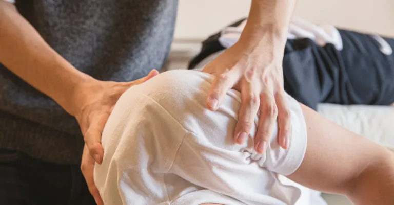 découvrez les bienfaits de l'ostéopathie pour votre bien-être. consultez un ostéopathe professionnel pour soulager douleurs, tensions et améliorer votre mobilité.