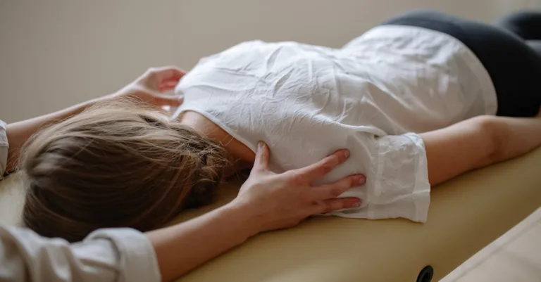 découvrez la meilleure position pour soulager les gaz intestinaux rapidement et naturellement, améliorant ainsi votre confort digestif.