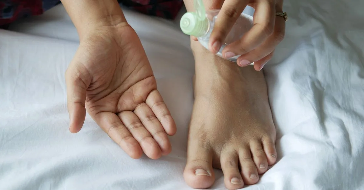 traitement des infections fongiques du pied : conseils efficaces et solutions pour éliminer les champignons et retrouver des pieds sains.