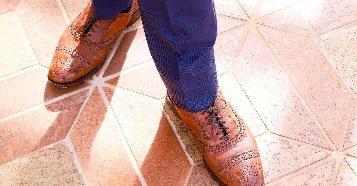 découvrez notre costume en lin pour homme, parfait pour un mariage en provence. élégance, confort et style authentique pour un jour inoubliable.