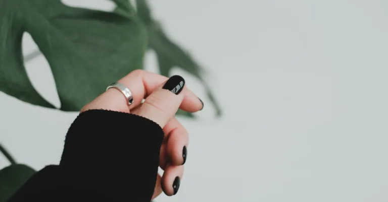 découvrez black nail remedy, le traitement efficace pour soigner et renforcer vos ongles noircis ou abîmés. retrouvez des ongles sains naturellement.