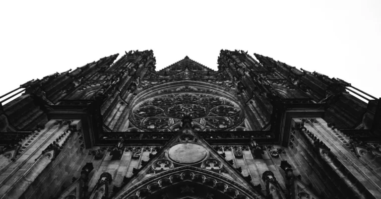 découvrez l'univers mystérieux et envoûtant du style gothique, entre esthétique sombre, culture alternative et expression artistique unique.