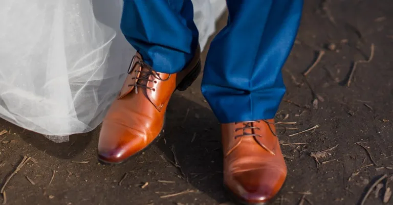 découvrez notre collection de mocassins élégants pour costumes de mariage homme, alliant confort et style pour un jour inoubliable.