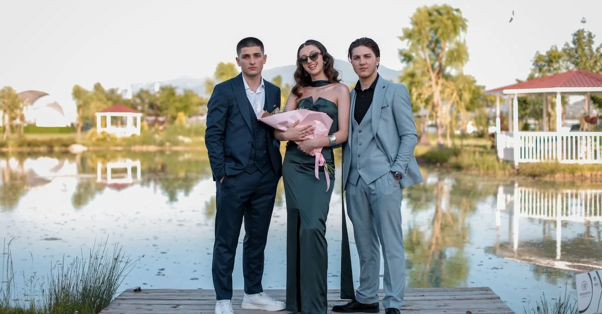 découvrez notre costume trois pièces idéal pour un invité de mariage en hiver, alliant élégance et chaleur pour une tenue parfaite lors de cette saison.