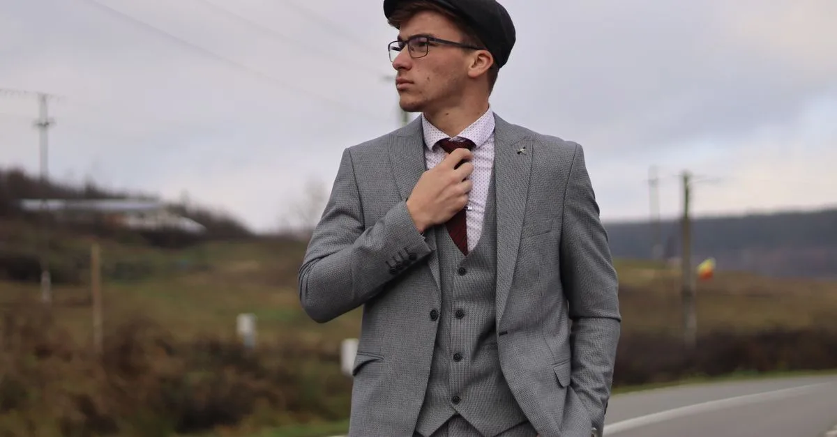découvrez notre sélection de cravates assorties à un costume bordeaux pour un look élégant et raffiné, parfait pour toutes vos occasions formelles.