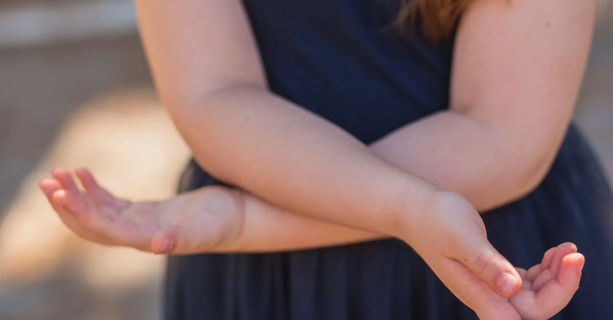 l'adénopathie désigne l'élargissement des ganglions lymphatiques, souvent signe d'une infection, d'une inflammation ou parfois d'une maladie plus grave. découvrez ses causes, symptômes et traitements.