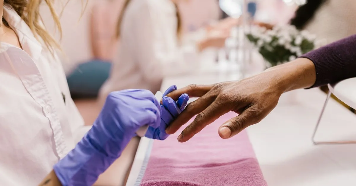 découvrez notre dissolvant pour ongles efficace, idéal pour nettoyer et préparer vos ongles avant la pose de vernis ou de gel. formule rapide et sans résidu.