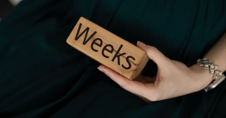 découvrez notre calendrier de grossesse pour suivre semaine par semaine le développement de votre bébé et vivre pleinement chaque étape de votre grossesse.