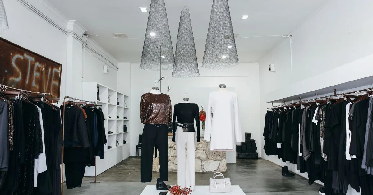 découvrez les dernières tendances en magasin pour rester à la pointe de la mode et du design.