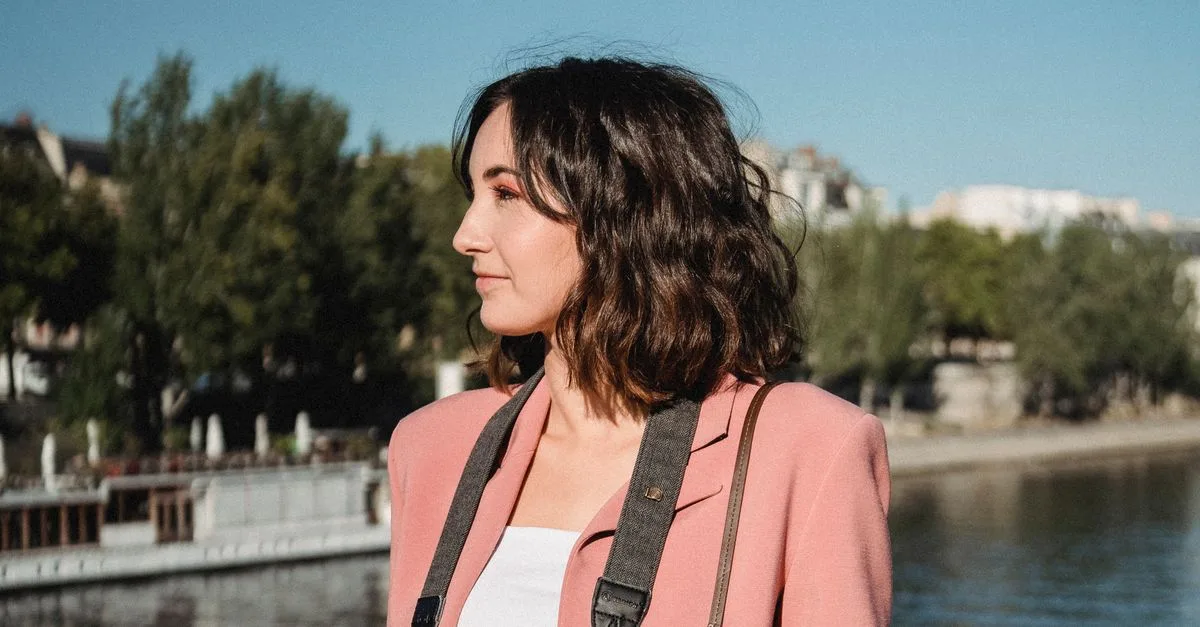 découvrez la taille de laure calamy, l’actrice française révélée au grand public grâce à ses rôles au cinéma et à la télévision.